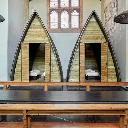 Sleeping In A Church - Bed & Bar Tolomeus *