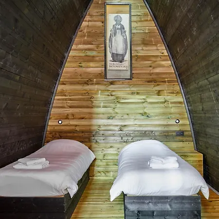 Sleeping In A Church - Bed & Bar Tolomeus