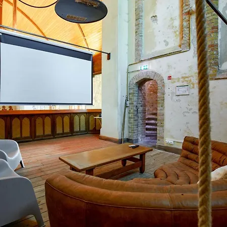 Sleeping In A Church - Bed & Bar Tolomeus *